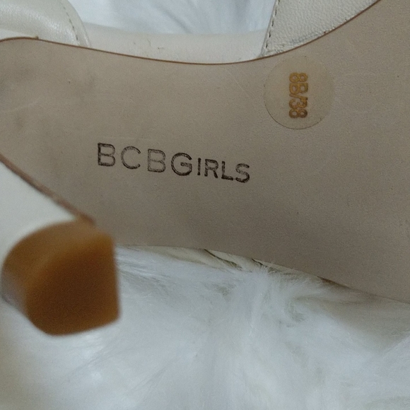 N BCBGirls D'orsay 2 Tone Pumps Nearly New - Picture 6 of 8